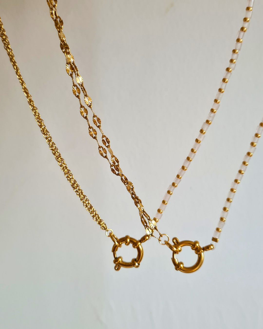 collier rosee dore acier inoxydable pierres naturelles roses artisanal nanee (2) collier rosee dore acier inoxydable pierres naturelles roses artisanal nanee (2)