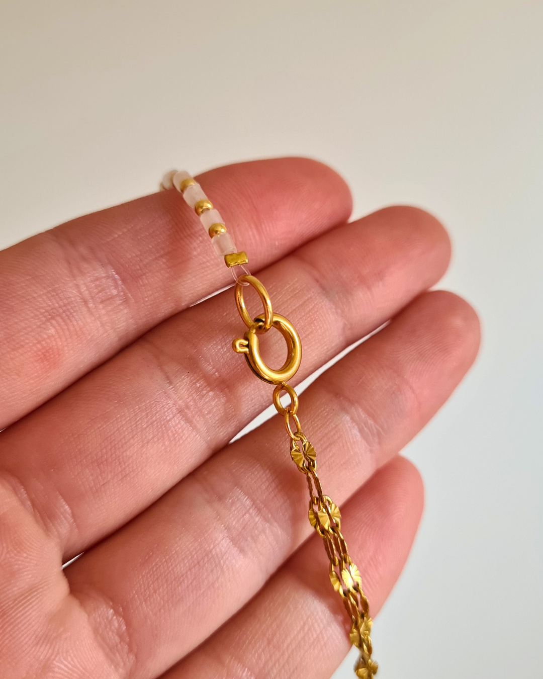 collier rosee dore acier inoxydable pierres naturelles roses artisanal nanee (3) collier rosee dore acier inoxydable pierres naturelles roses artisanal nanee (3)